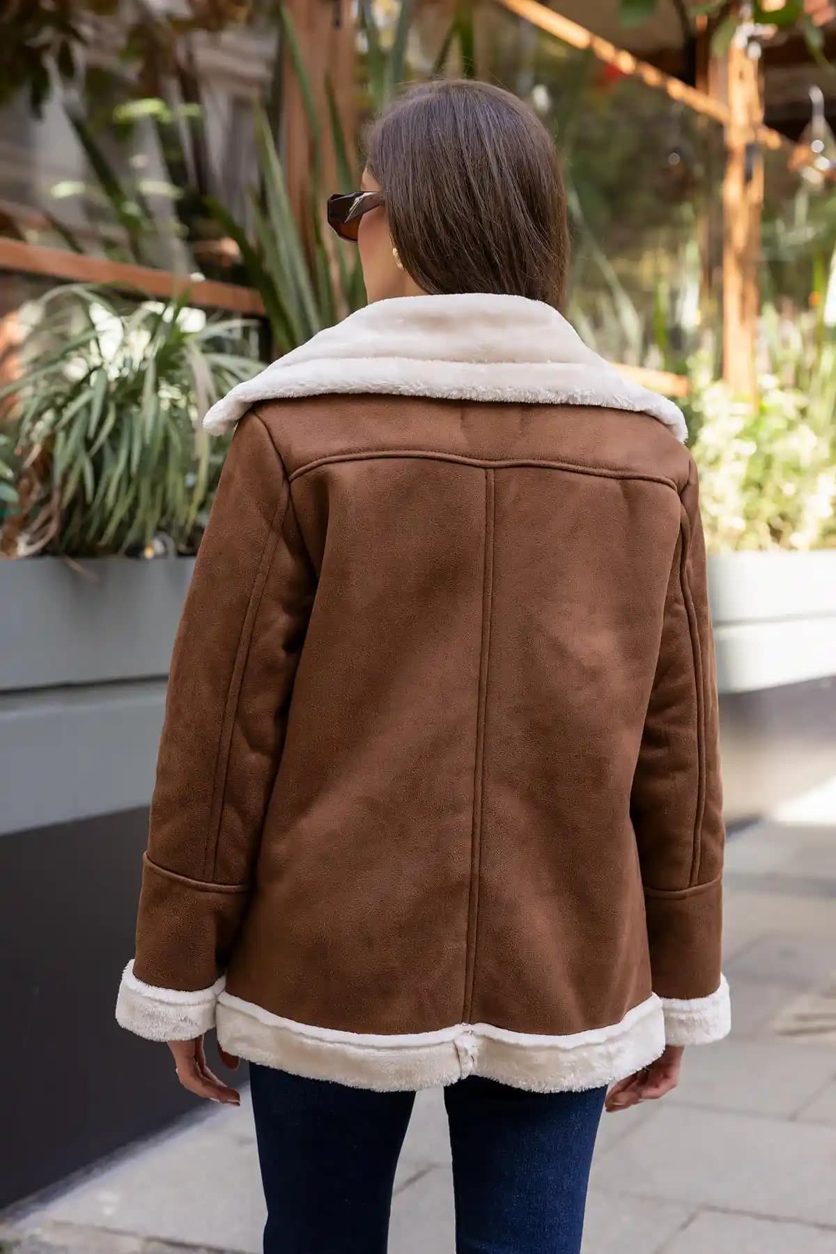 Kürklü Süet Montlar: Moda ve İşlevselliğin Buluştuğu Kış Şıklığı Rehberi