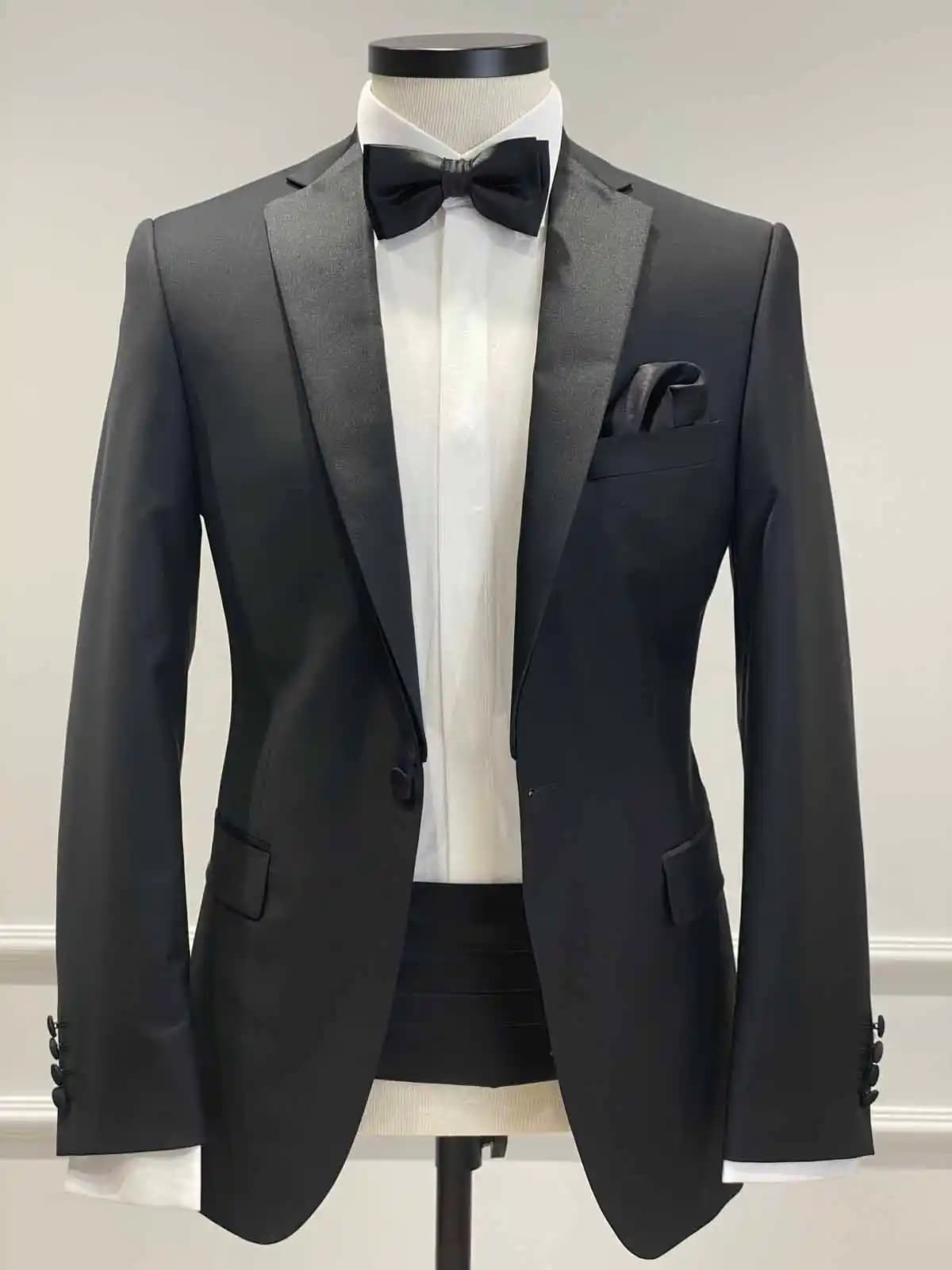 Kuşaklı Damatlıklar: Geleneksel ve Modern Tasarımlarla Düğün Şıklığı