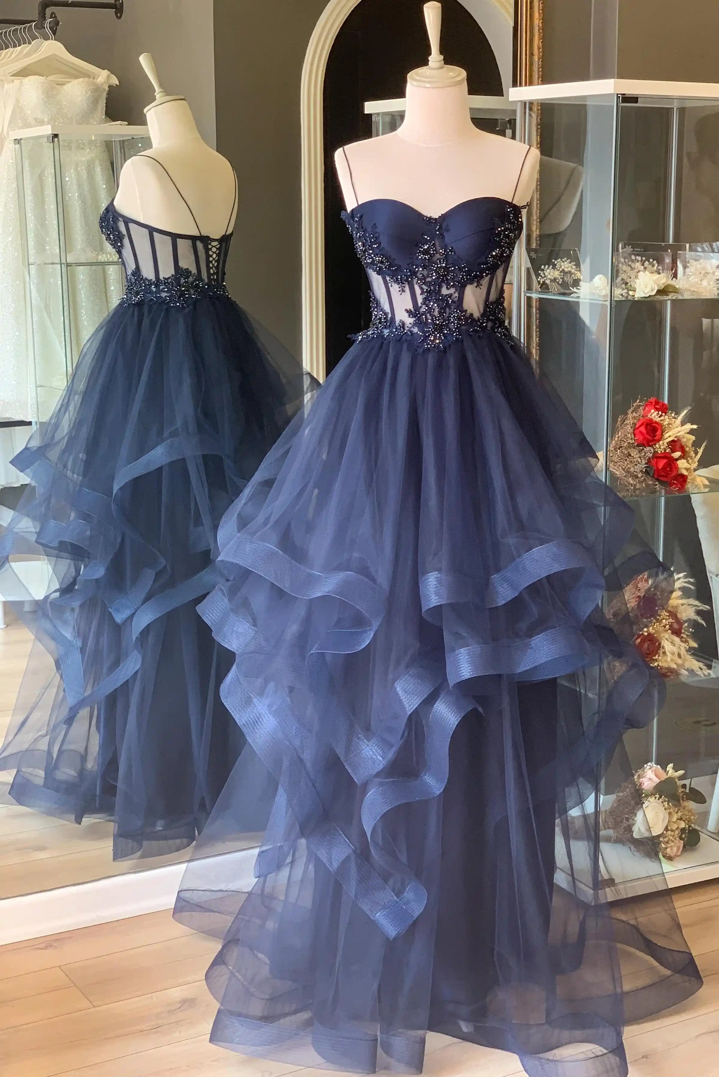 Lacivert Kına Elbisesi: Moda Trendleri ve Stil Önerileriyle Unutulmaz Gece