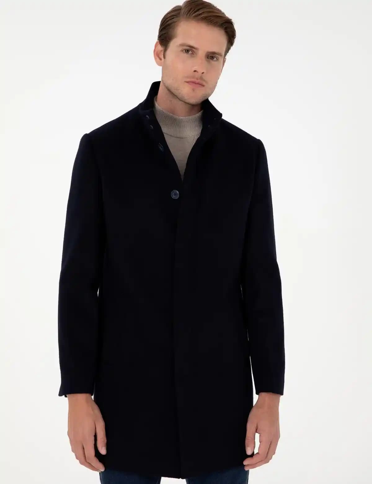 Lacivert Palto: Kışın Şıklığını Yansıtan Zamansız ve Çok Yönlü Bir Parça