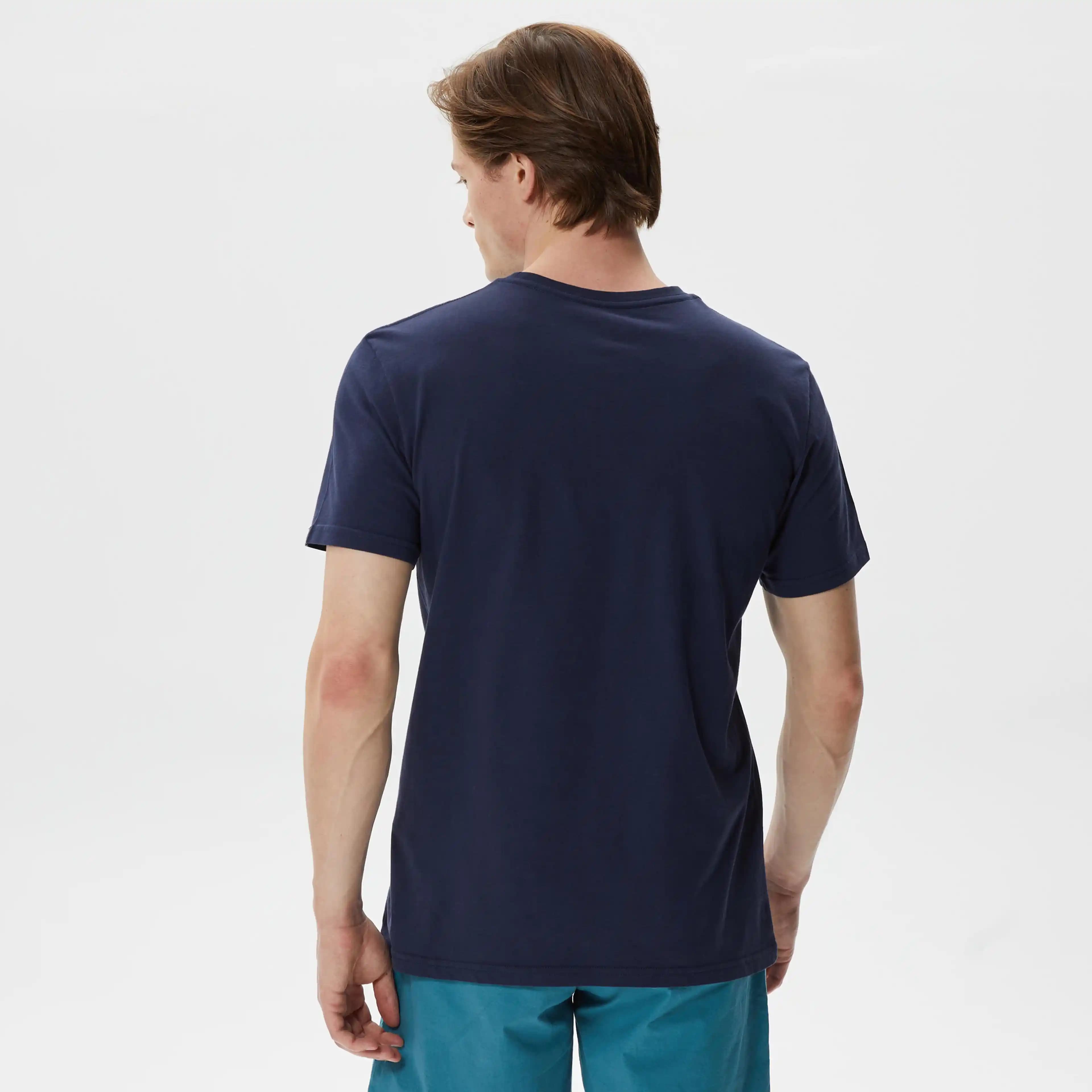 Lacivert T-Shirt Modada Zamansız Bir Parça ve Kombinasyon İpuçları