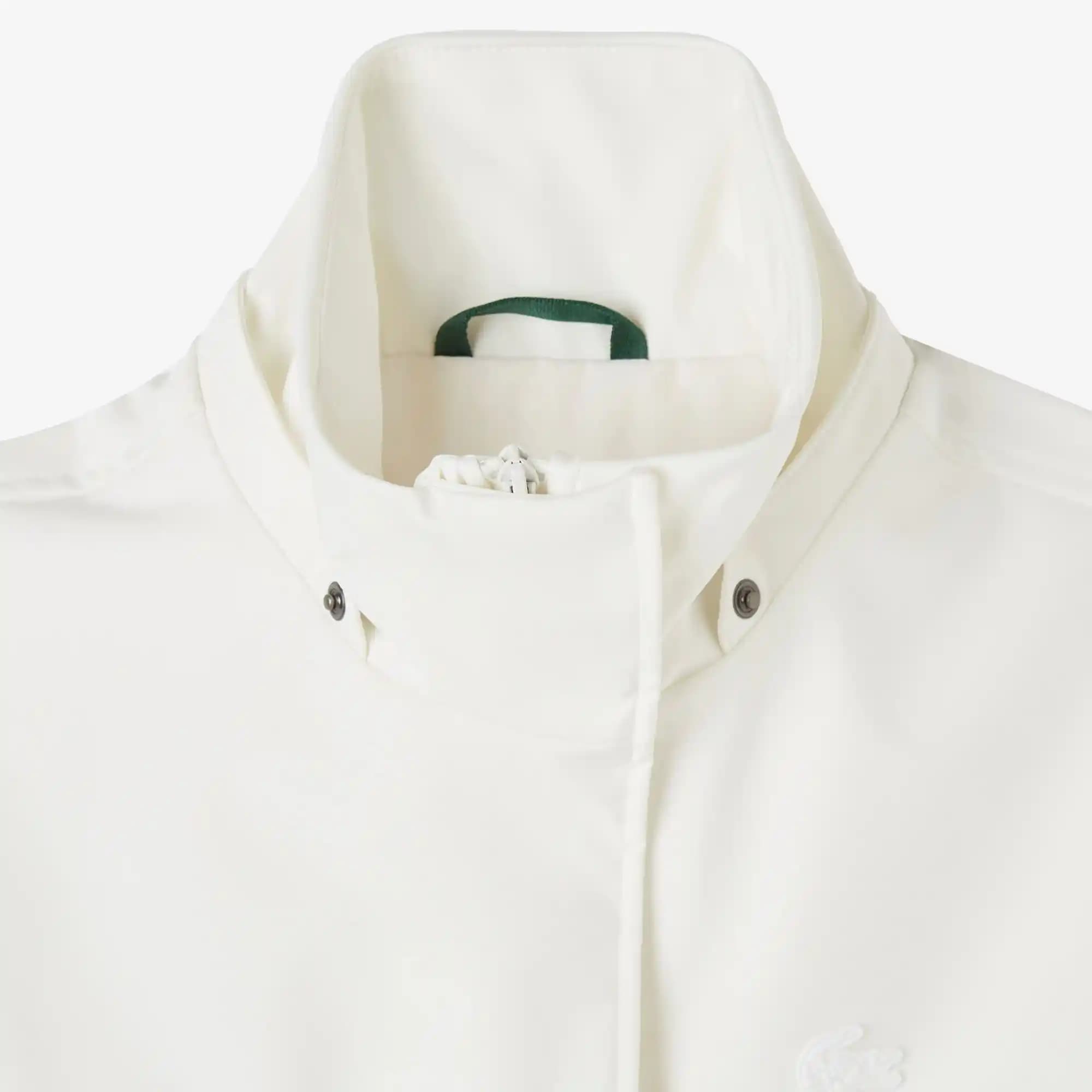 Lacoste Beyaz Yağmurluklar: Moda ve Fonksiyonelliği Bir Arada Sunan Şık Seçenekler