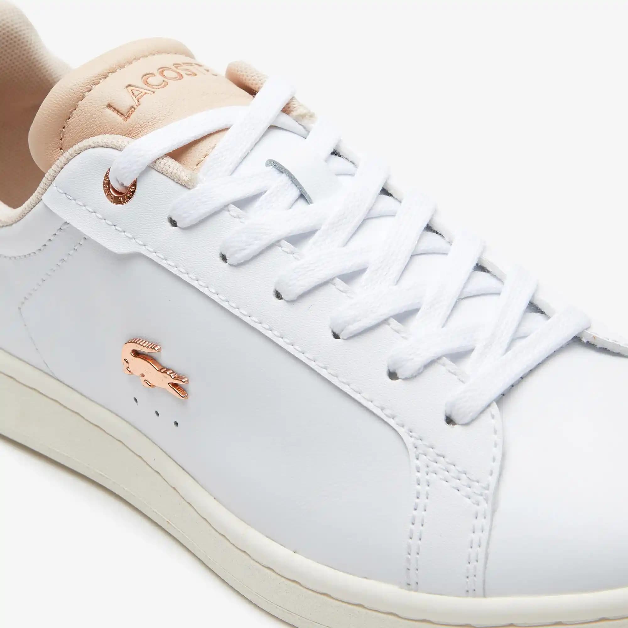 Lacoste Carnaby Kadın Beyaz Sneaker ile Şıklık ve Konforun Buluşması Modern Moda Trendleri