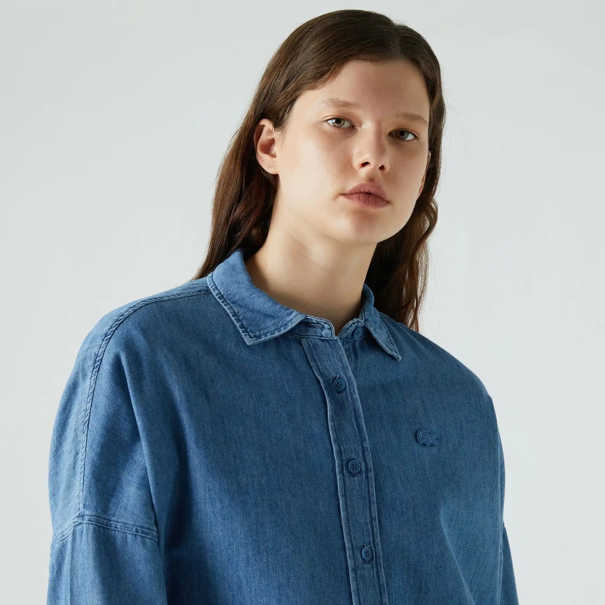 Lacoste Denim Gömlek: Şıklık ve Rahatlığı Bir Arada Sunan Zamansız Moda Parçası