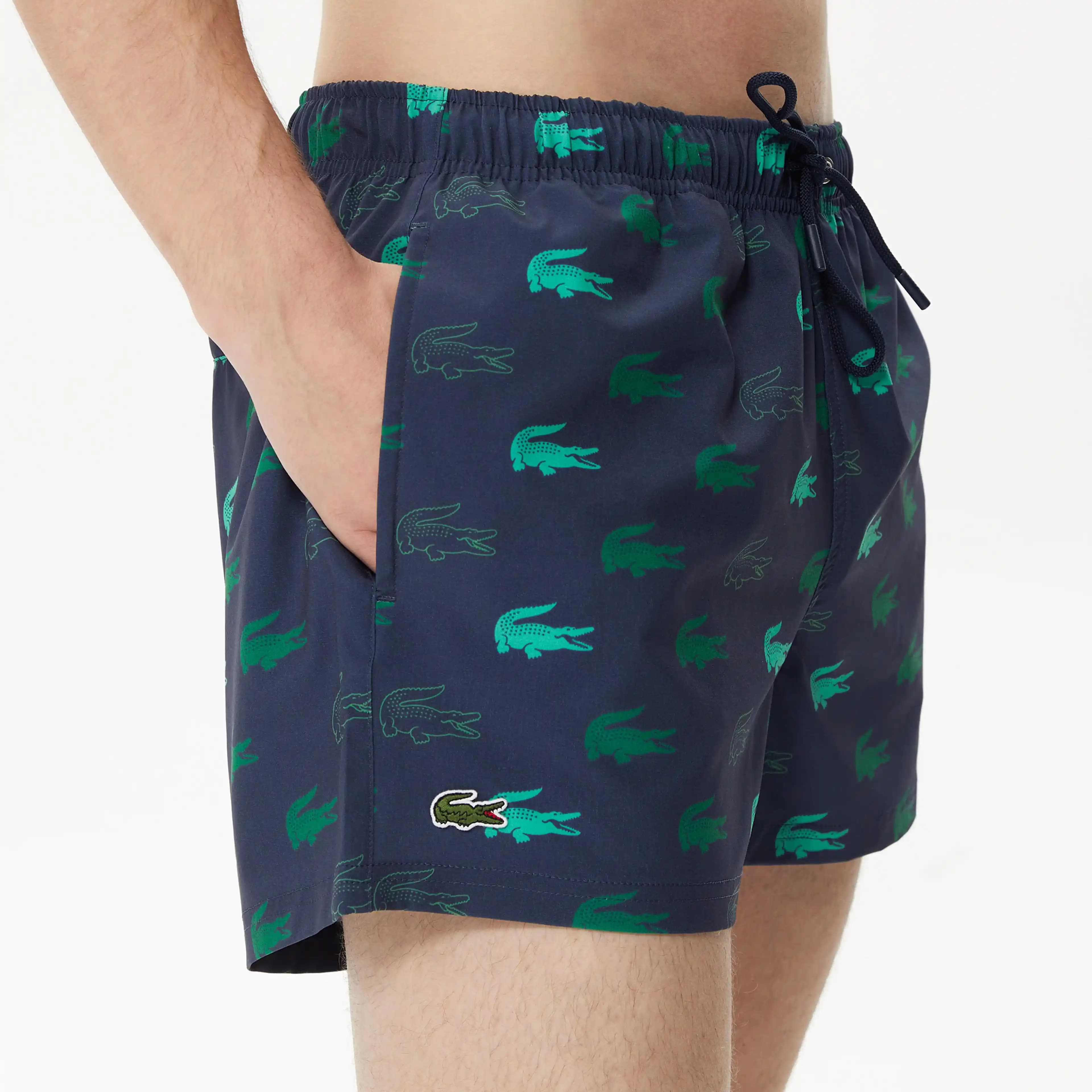 Lacoste Deniz Şortu: Modern Tarz ve Konforu Bir Arada Sunan Plaj Giyim Seçeneği