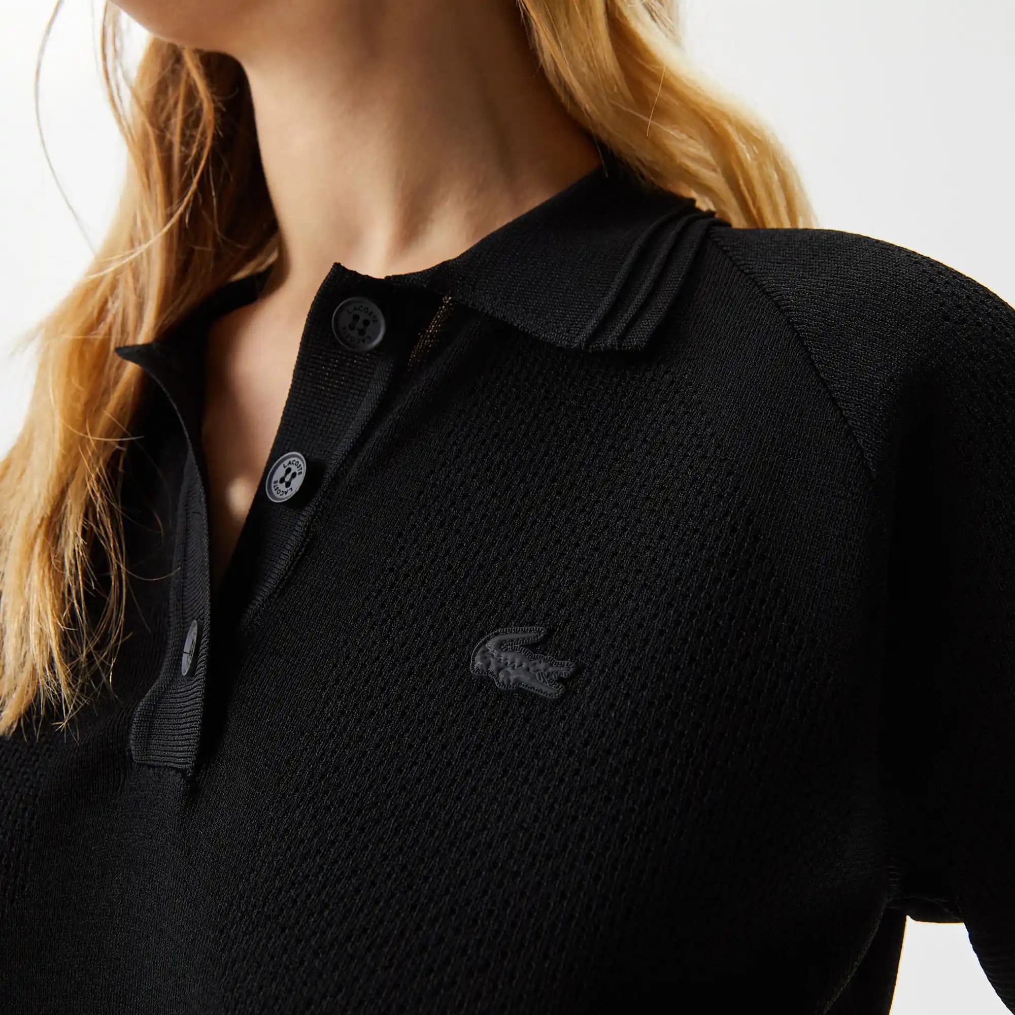 Lacoste Siyah Polo Yaka Modasında Zamansız Şıklık ve Güncel Trendler