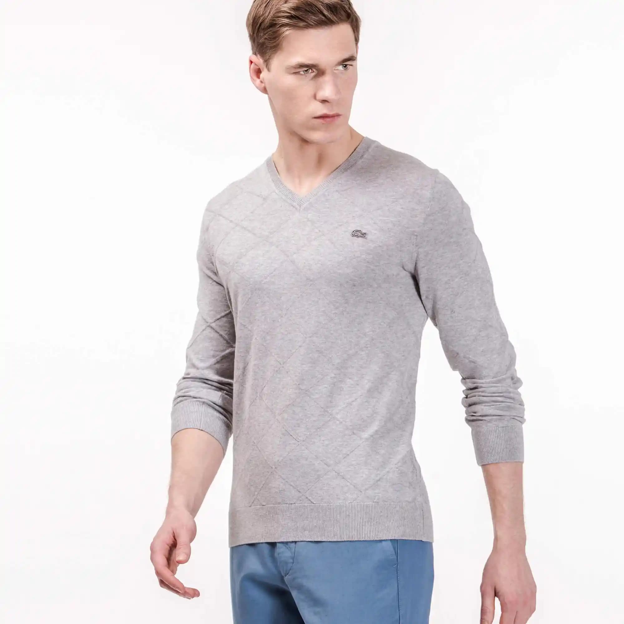 Lacoste Triko Kazaklar: Moda ve Şıklığın Modern Yansıması