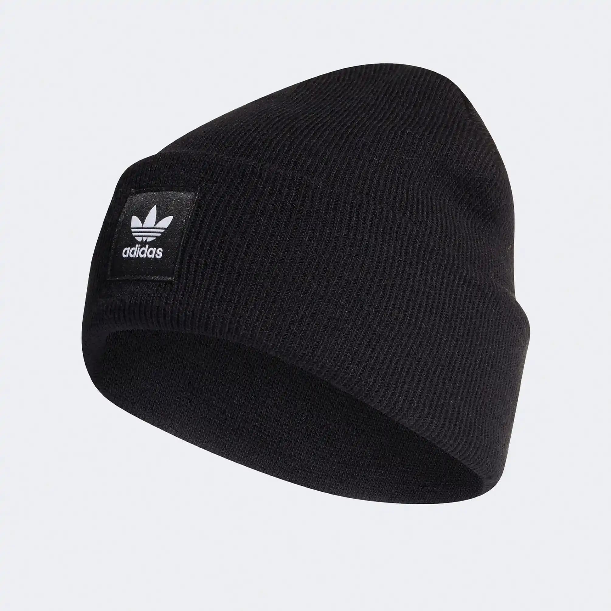 Moda Dünyasında Adidas Bere: Şıklık ve İşlevselliğin Buluşması