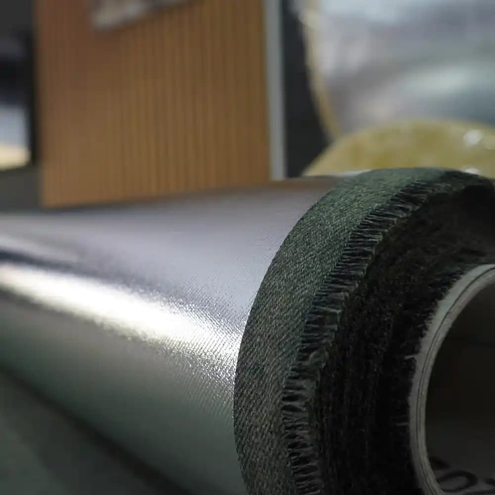 Moda Dünyasında Alüminyum Kumaş: Yenilikçi ve Estetik Tasarımların Geleceği