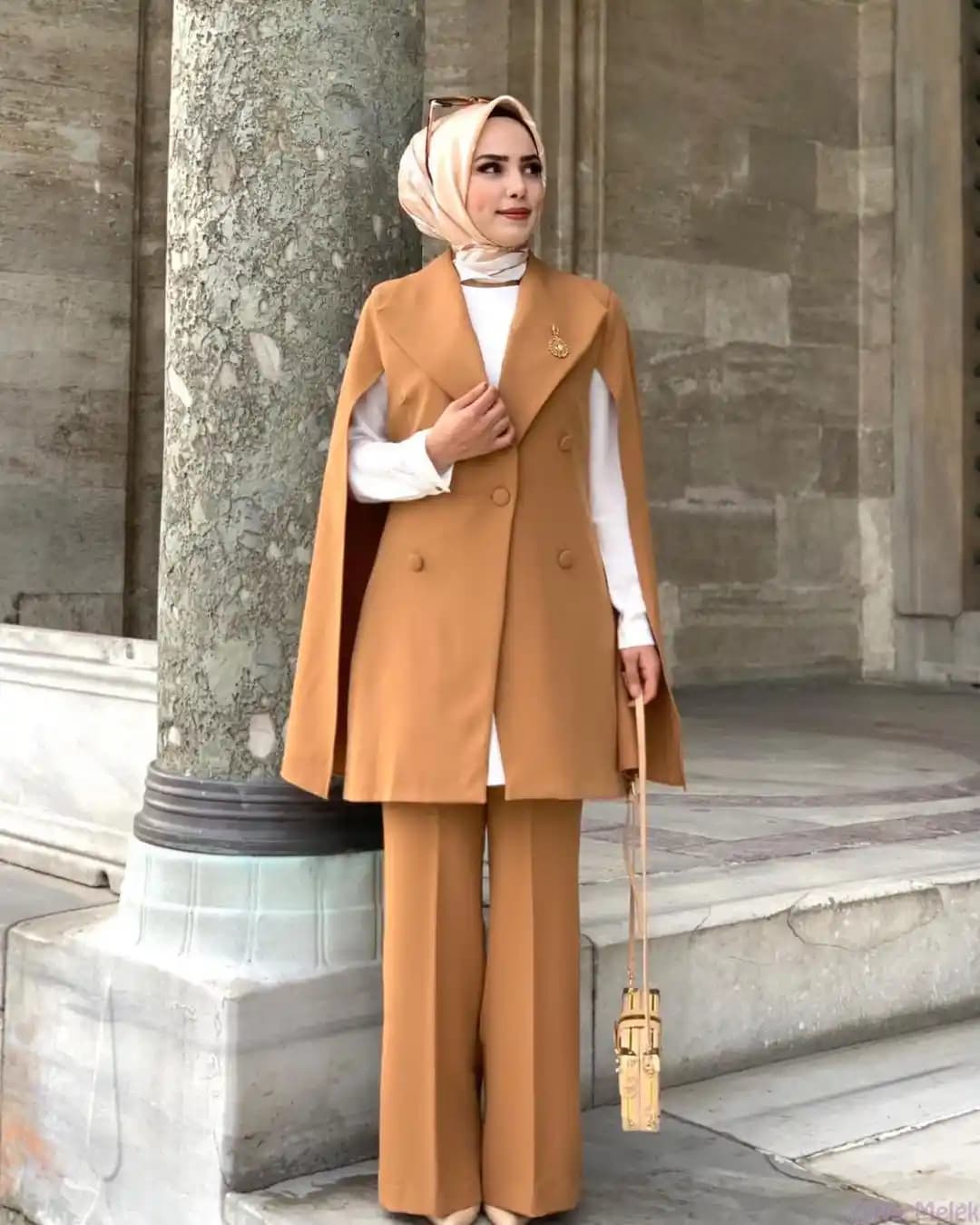 Moda Dünyasında Ceket Kumaşları ve Pantolon Kombinleriyle Şıklık Yaratma Rehberi