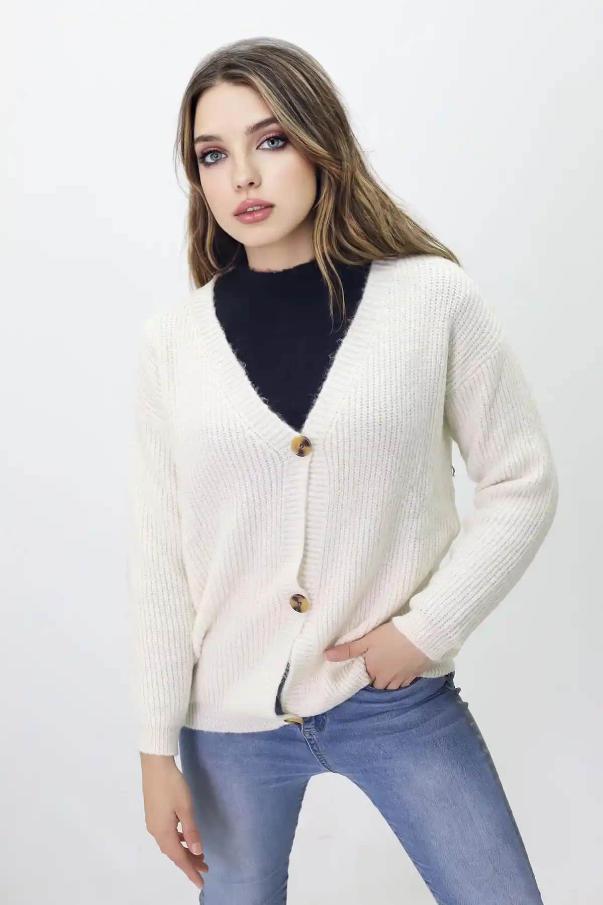 Moda Dünyasında Ceket ve Kazak Kombinasyonlarıyla Şıklık ve Konforu Birleştirme Rehberi