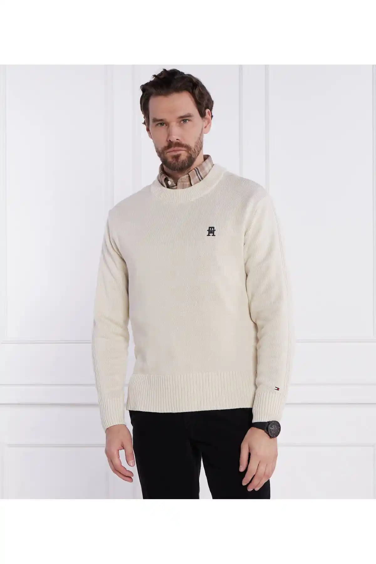 Moda Dünyasında Kazak Markaları: Şıklık ve Konforun Bir Arada Sunulduğu En İyi Seçenekler