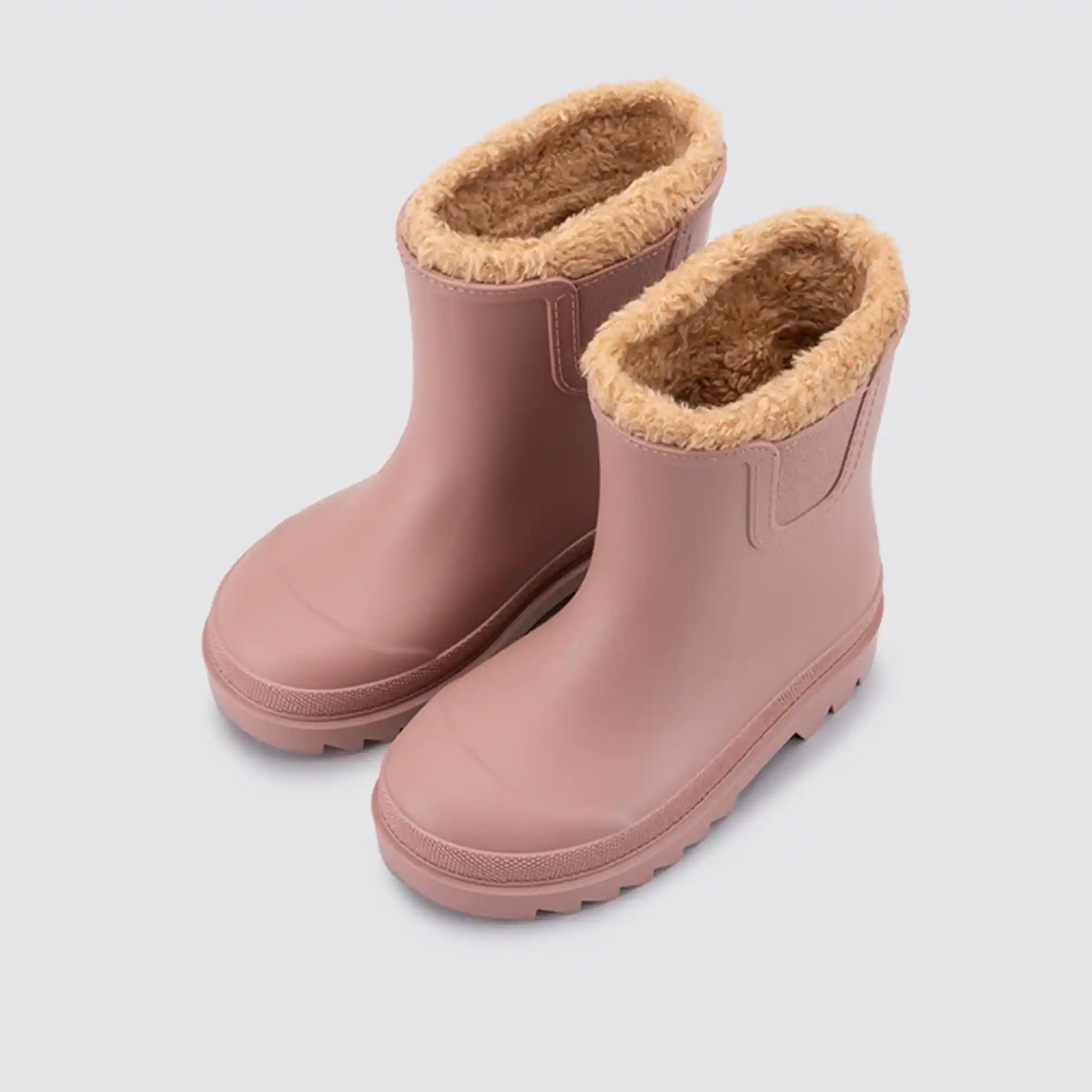 Moda Dünyasında Pembe Rengin Yükselişi ve Igor Teması Analizi