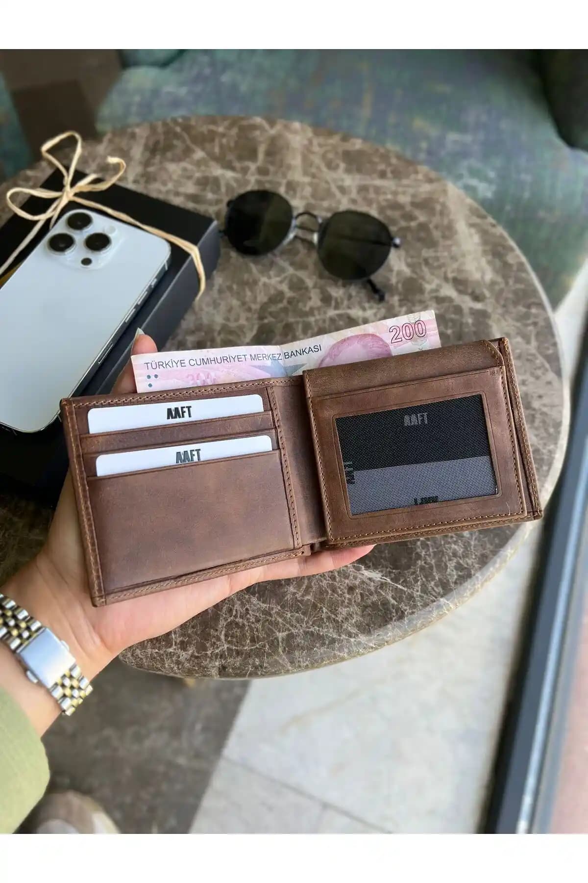 Moda Dünyasında Şıklık ve Anlamın Buluştuğu Cüzdan Hediye Seçenekleri Rehberi