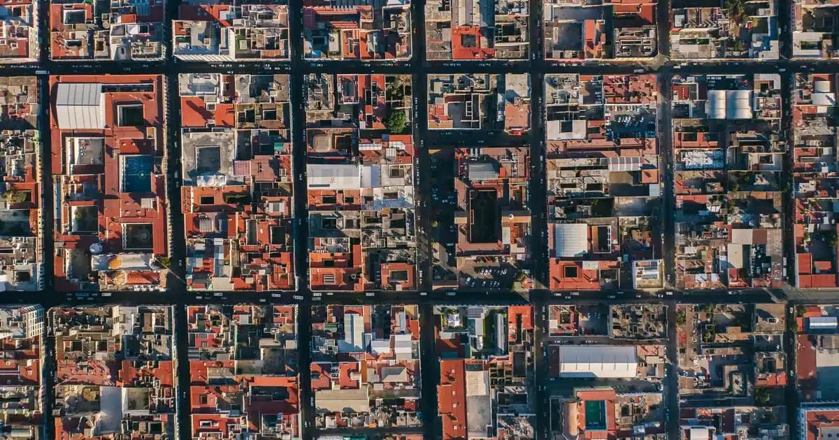 Moda ve Özgürlük Temasıyla Öne Çıkan 'Freedom Tişört'lerin Tasarımı ve Trendleri