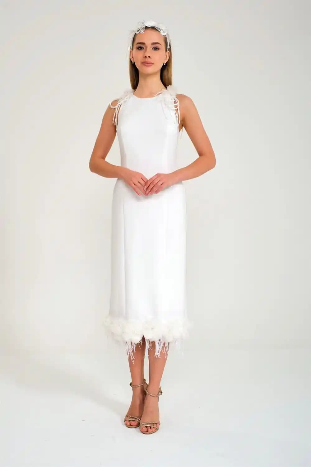 Nişan Gününüz İçin Beyaz Elbise Seçenekleri ve Stil İpuçları Rehberi