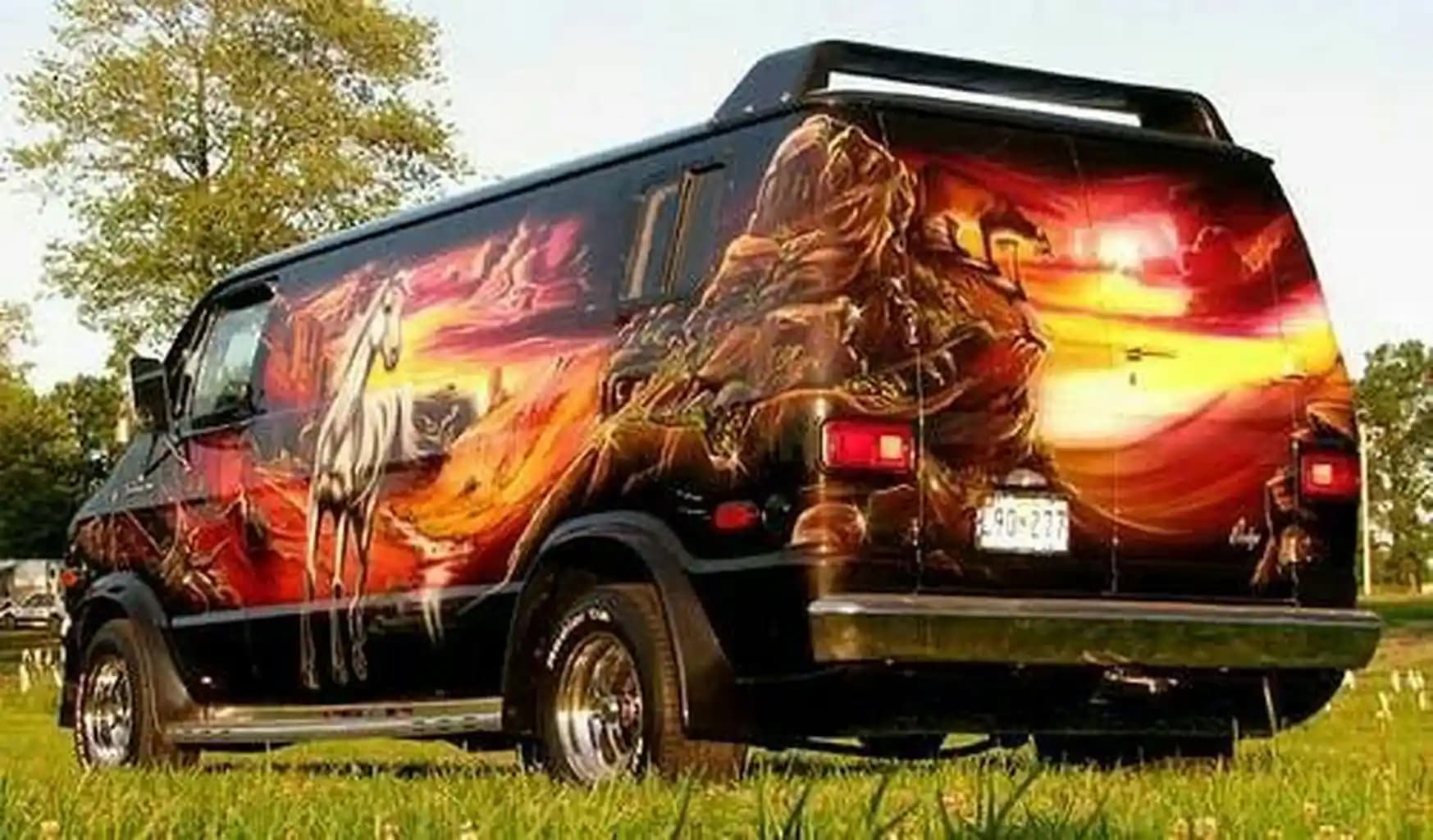 Özel Tasarım Vans Modasında Güncel Trendler ve Stil İpuçları