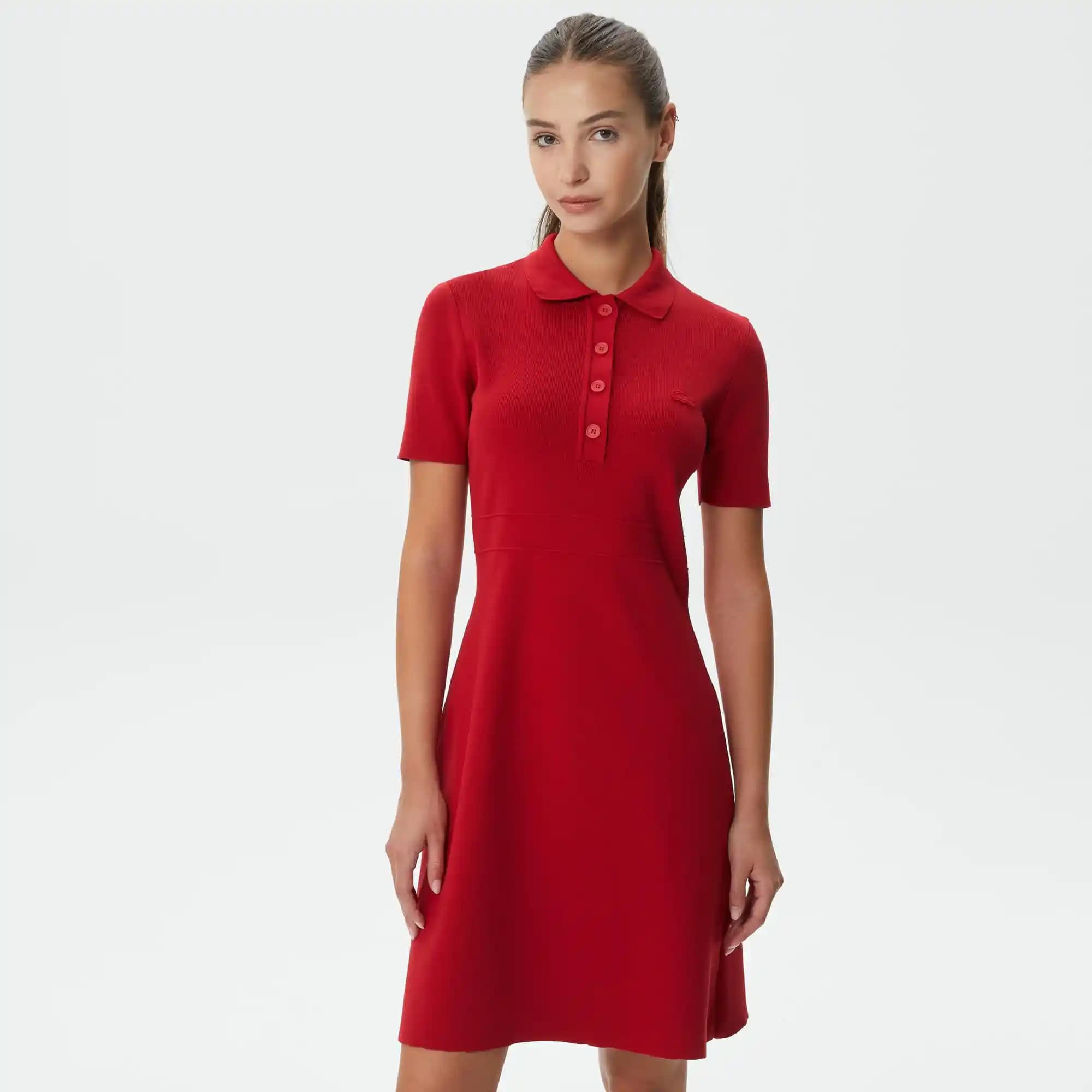 Polo Yaka Elbise: Moda Trendleri ve Kombinasyon İpuçlarıyla Şıklık ve Rahatlık