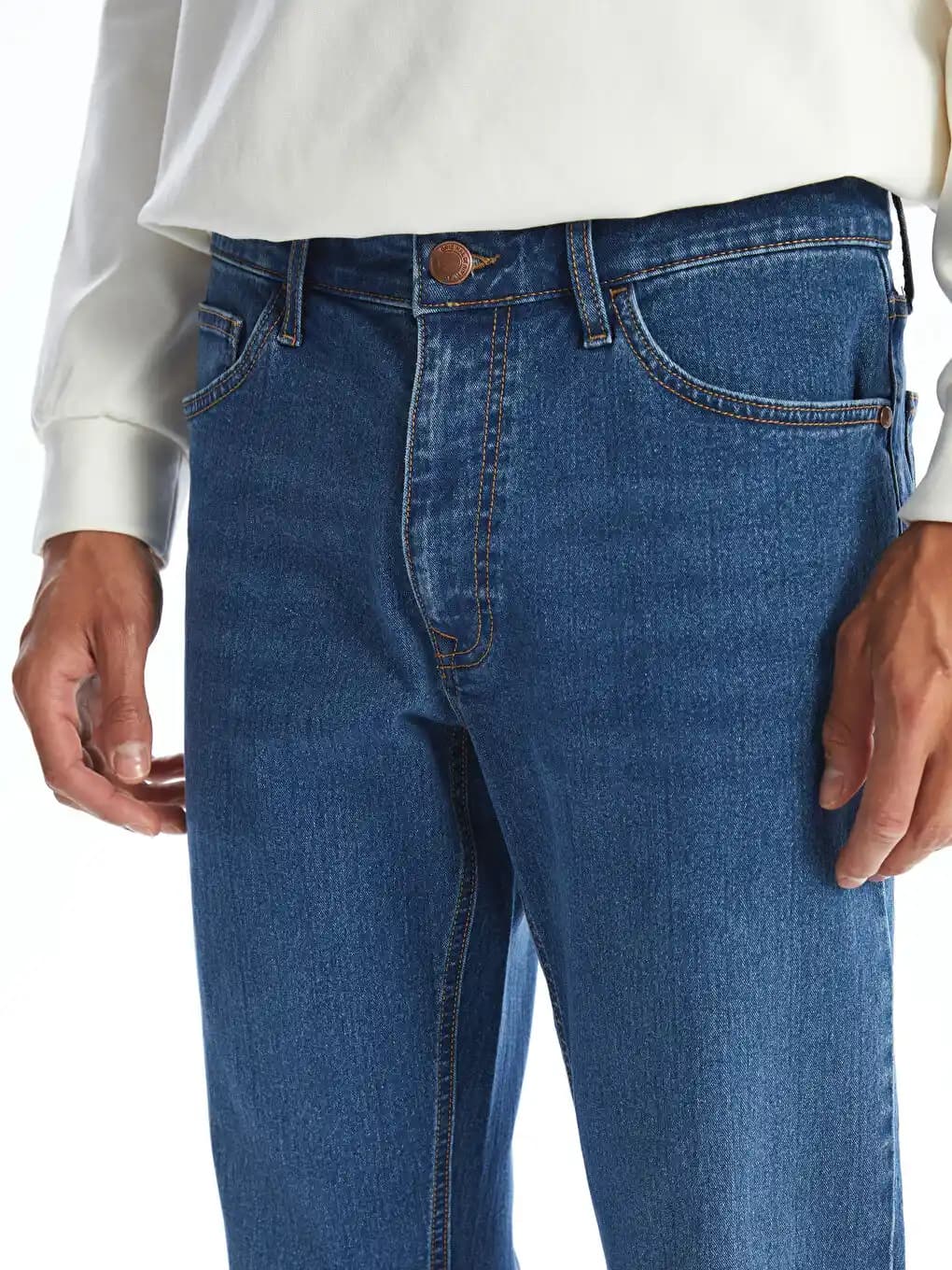 Regular Fit Nedir ve Neden Moda Dünyasında Popüler Olmaya Devam Ediyor