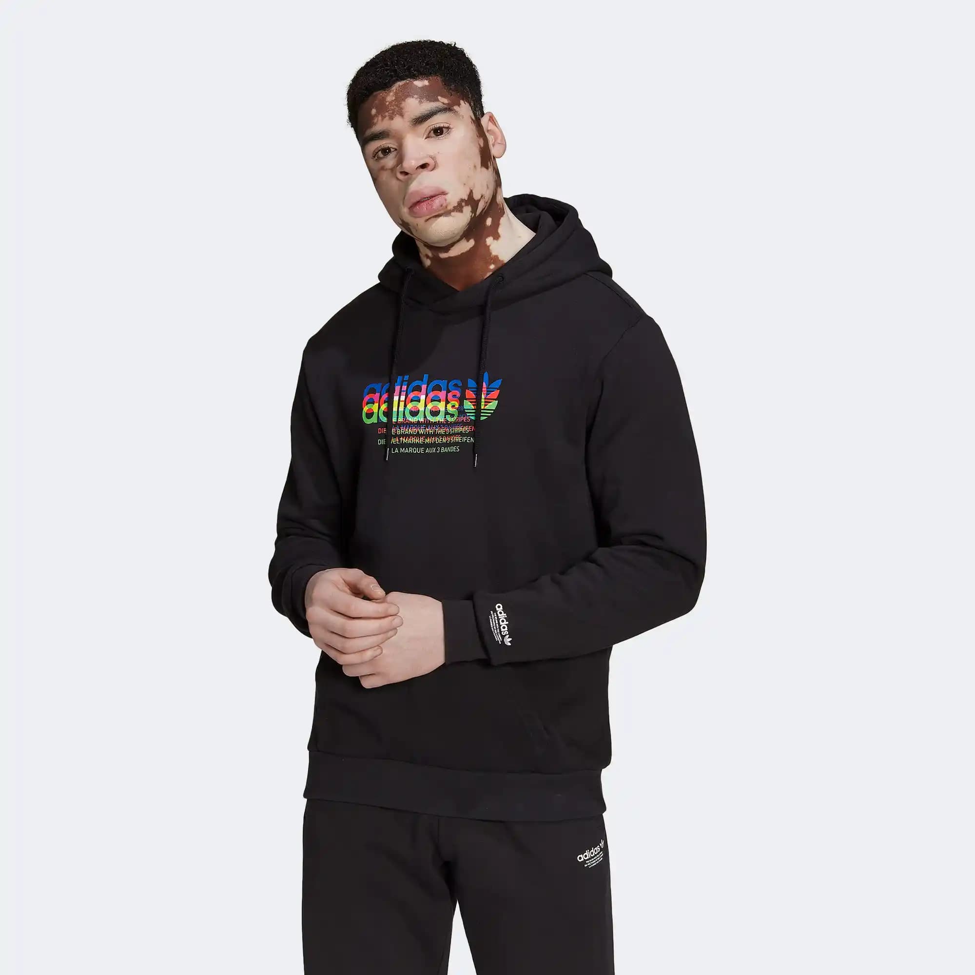 Siyah Adidas Sweatshirtler: Zamansız Şıklık ve Fonksiyonelliğin Birleşimi