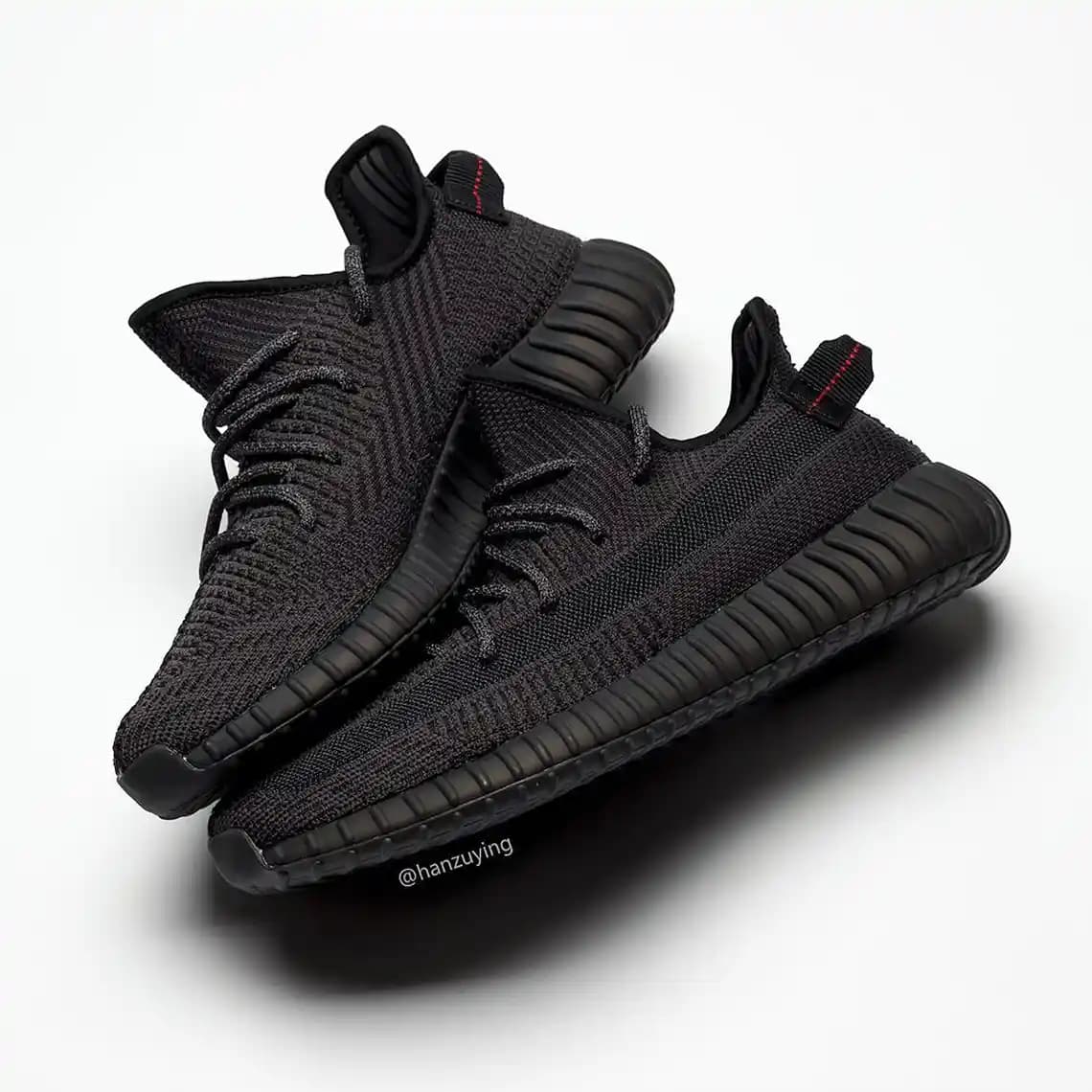 Siyah Yeezy Modasında Zamansız İkonik Tasarımlar ve Güncel Trendler