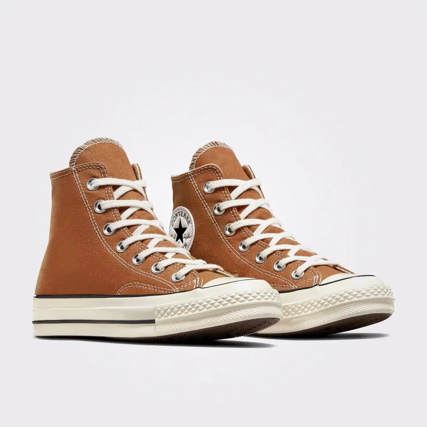 Sonbahar Modasında Converse Chuck 70 ile Renkler ve Stil Trendleri