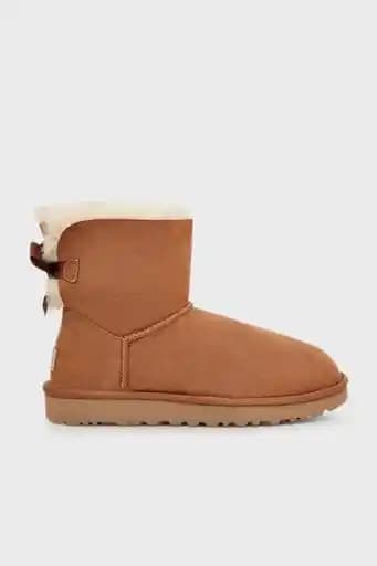 Ugg Botlar: Konfor ve Şıklığın Modern Moda Dünyasındaki Yeri ve Trendler
