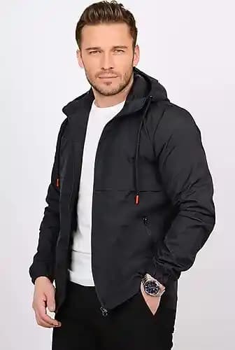 Uygun Fiyatlı Erkek Giyim Rehberi: Bütçenize Uygun Şık Kombinler Oluşturma Stratejileri