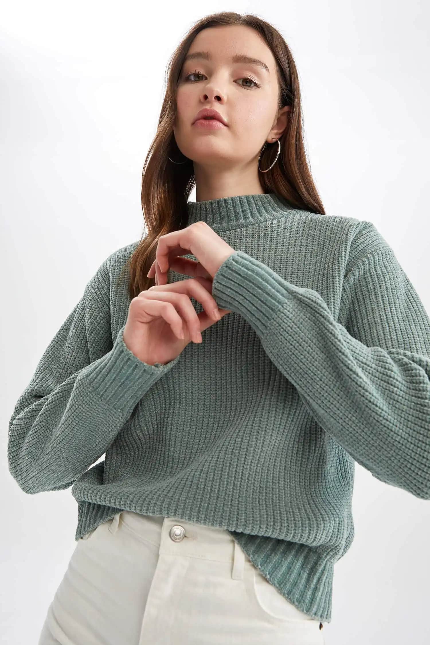 Yarım Balıkçı Yaka Kazakların Moda Dünyasındaki Yeri ve Stil İpuçları