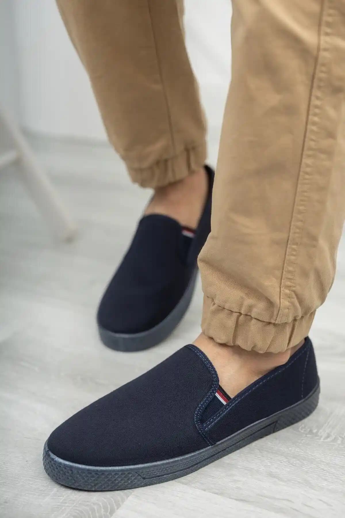 Yazlık Bez Ayakkabılar: Moda ve Konforu Bir Arada Sunan Yaz Aylarının Vazgeçilmezi