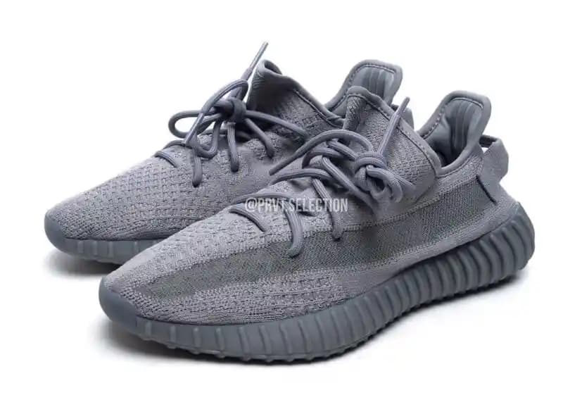 Yeezy Gri Renk Seçenekleriyle Modern ve Şık Moda Trendlerini Yansıtıyor
