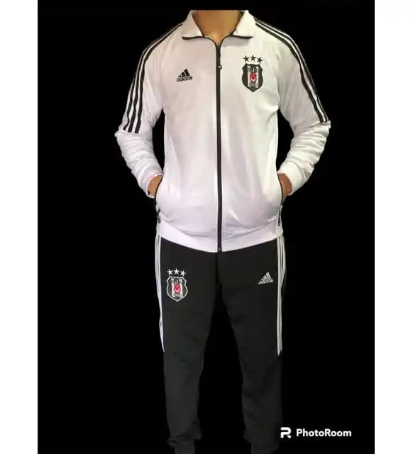 Beşiktaş Eşofman Takımları: Spor ve Günlük Giyim İçin Lisanslı ve Şık Seçenekler