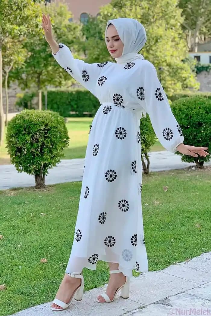 Beyaz Tesettür Elbise Modelleri: Minimalizm ve Zarafetin Şıklığı 2024