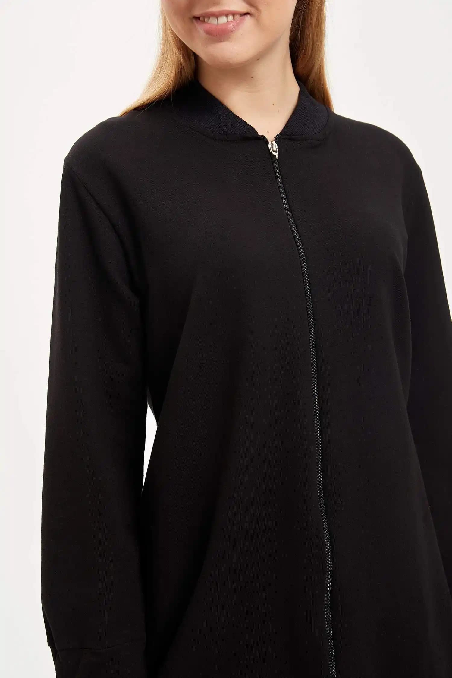 DeFacto Fermuarlı Hırka: Akdeniz Esintili Rahatlık ve Şıklık Sunan Modeller