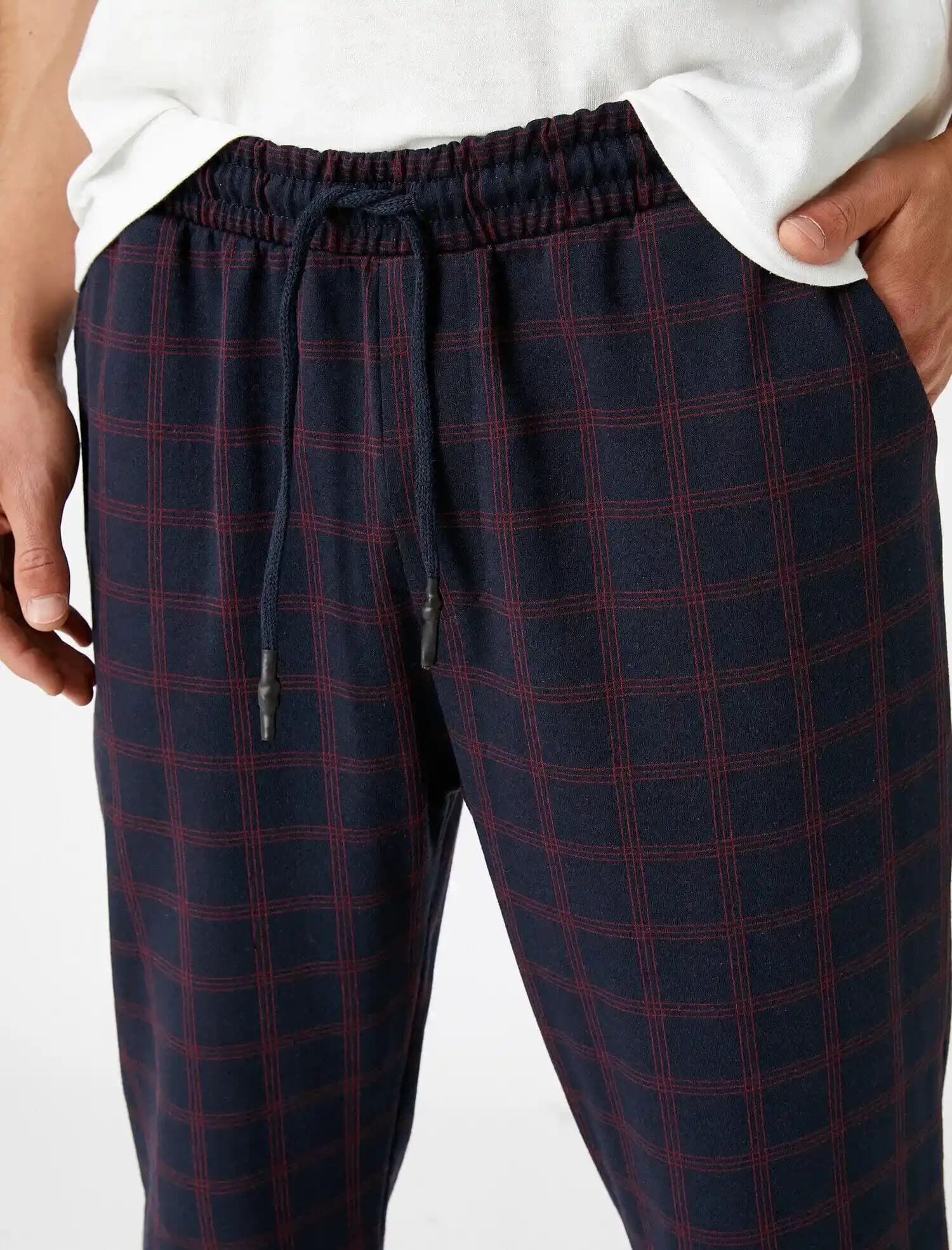 Erkek Kareli Eşofman Modelleri: Stil, Konfor ve Günlük Kullanım İçin İdeal Seçenekler