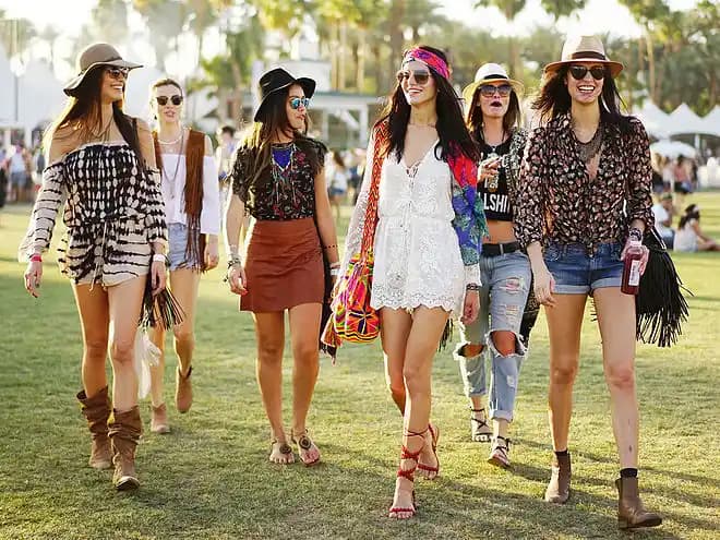 Festival Foods Mağazalarının Kadın Festival Kombinleri ve Alışverişteki Rolü