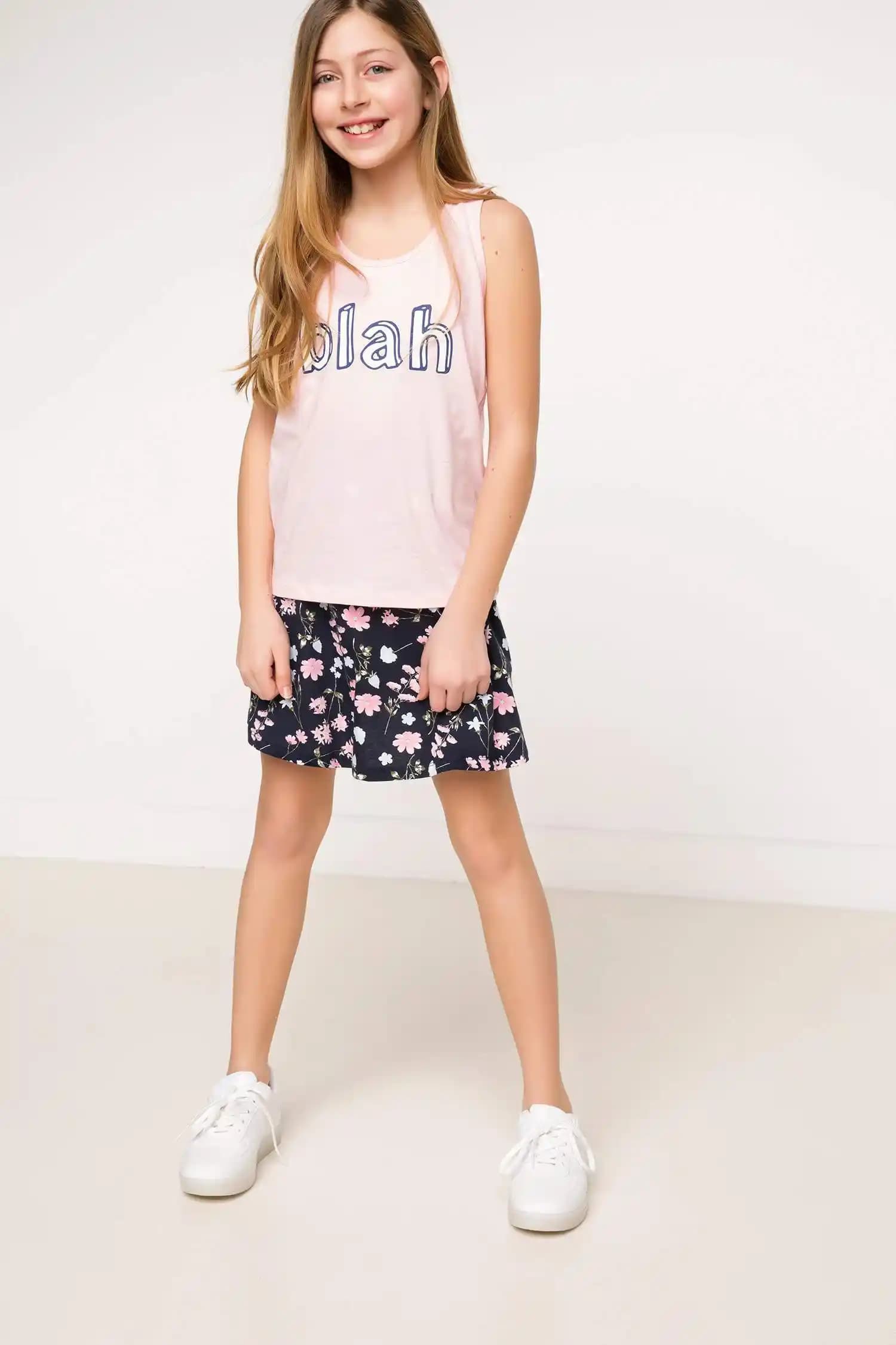 Genç Kız Etek Modelleri: Moda ve Fonksiyonelliğin Dengesi Üzerine İnceleme