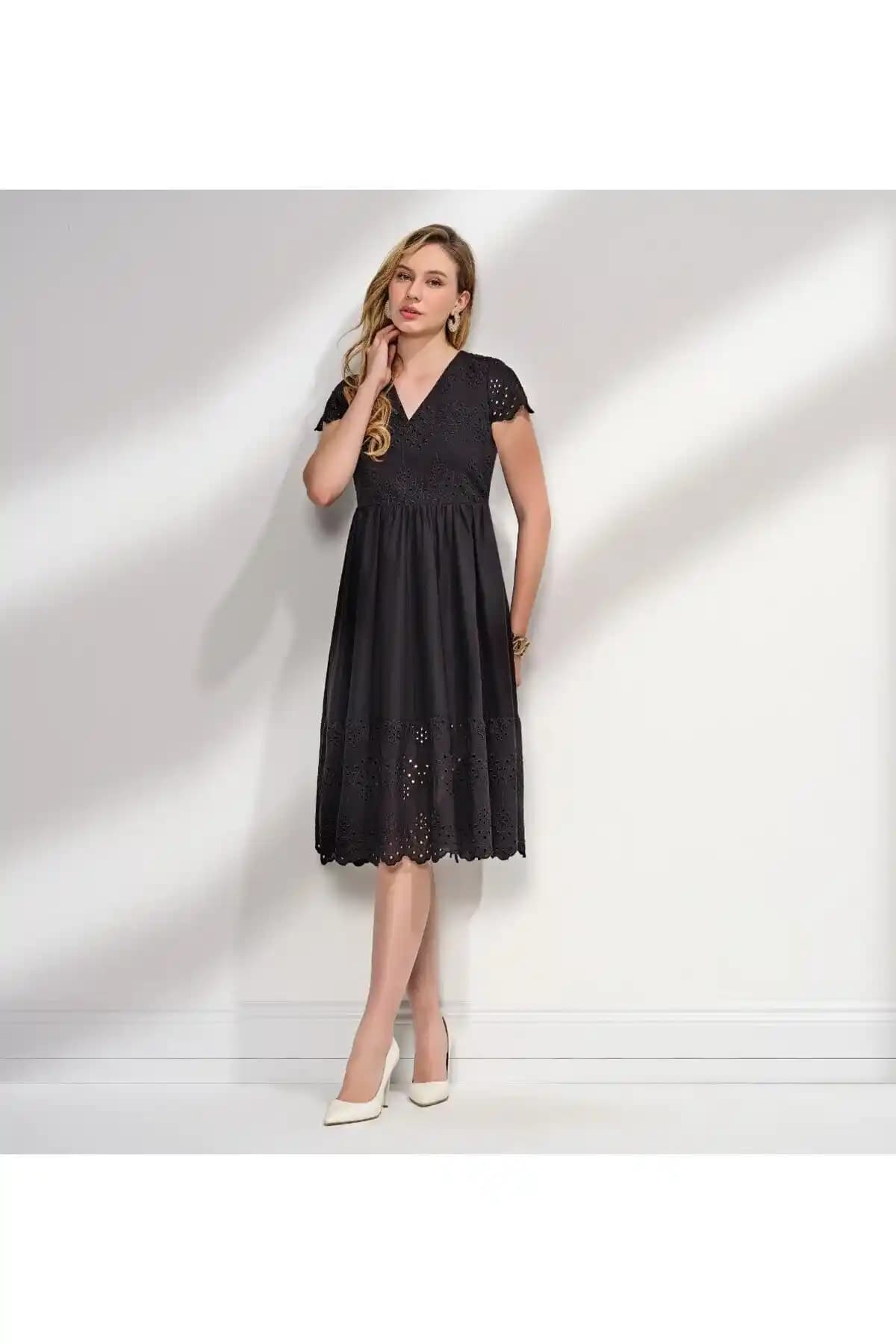 Güpürlü Midi Boy Elbise: Zarif ve Feminen Kadın Modasında Öne Çıkan Trend