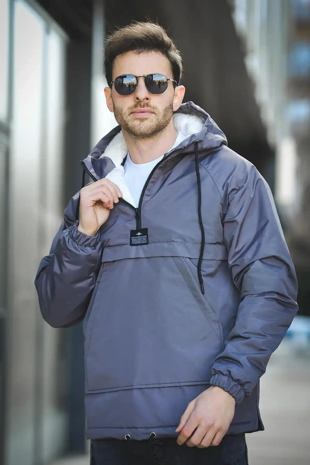 Kanguru Mont Erkek: Moda Verisi Eksikliği ve Outlook Hizmetlerinin Moda Sektöründeki Rolü