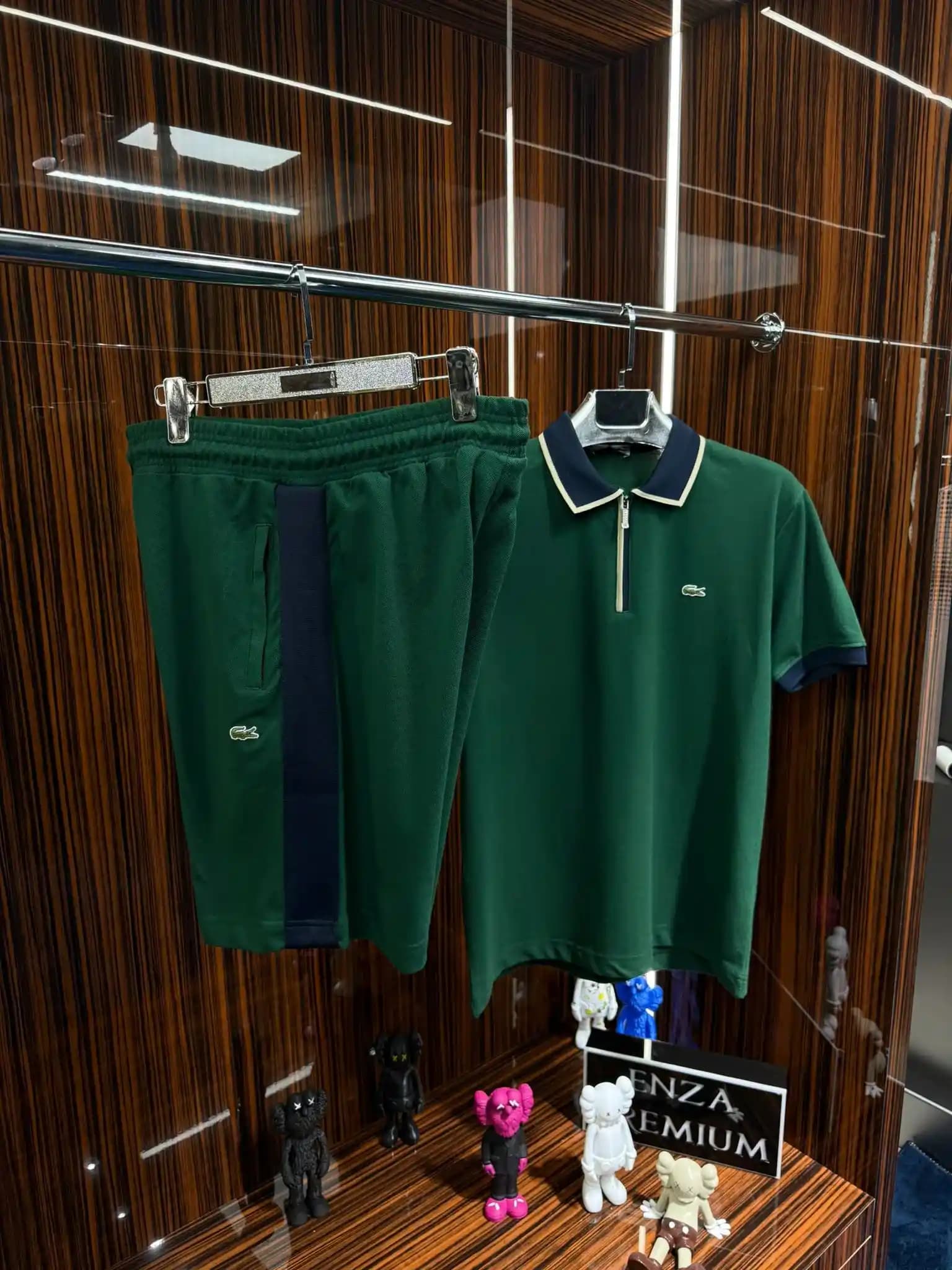 Lacoste Yeşil Takım: Klasik Spor Şıklığı ve Fonksiyonelliğin Buluştuğu Stil