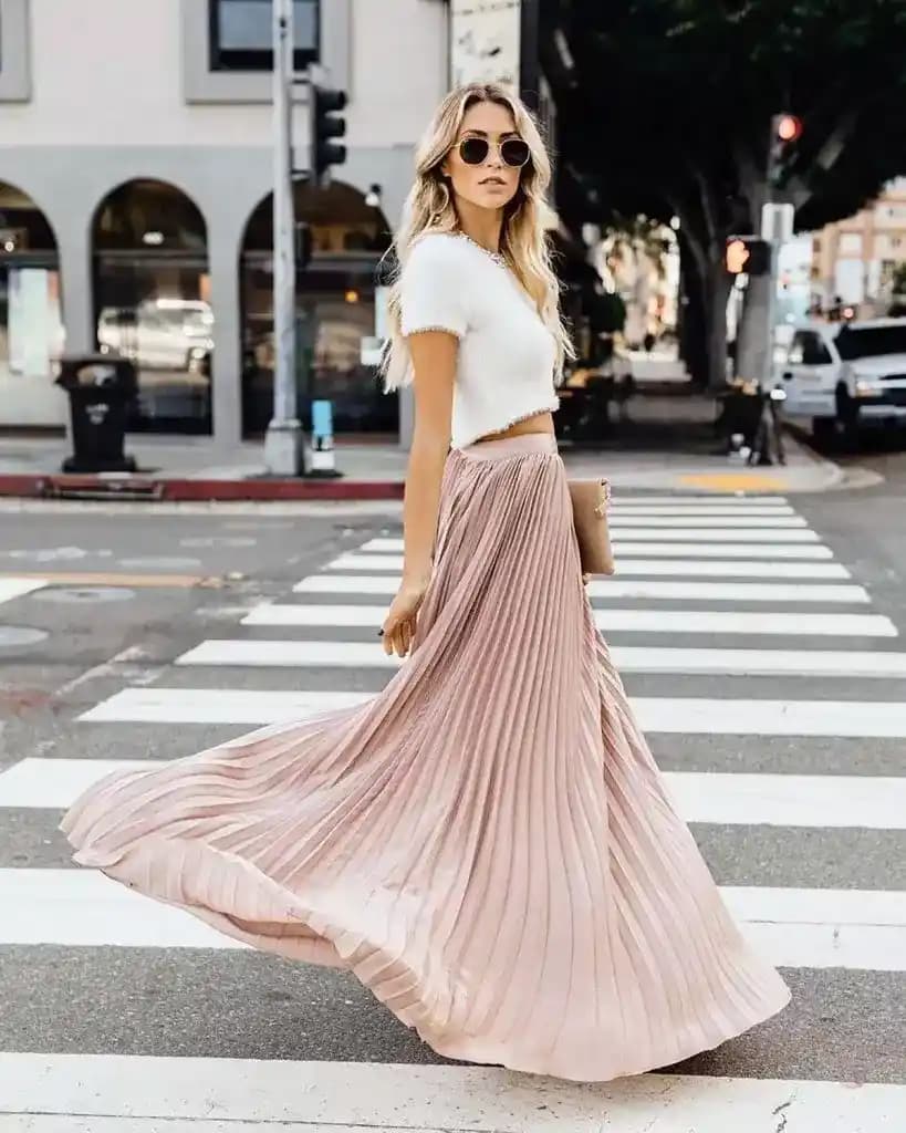 Leotard Glue'nun Uzun Etek Kombinlerinde Kıyafet Sabitleme ve Özellikleri