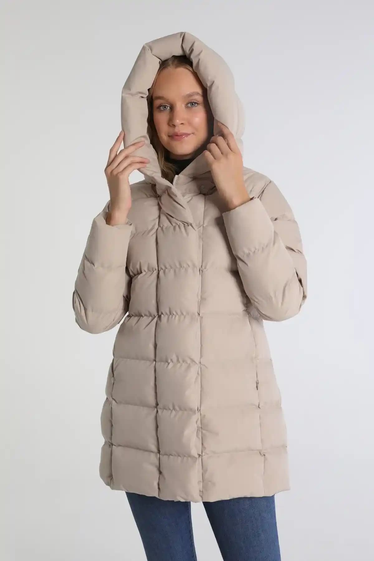 Pique Mont Modelleri: Fonksiyonellik ve Stil ile Kışa Uygun Tasarımlar