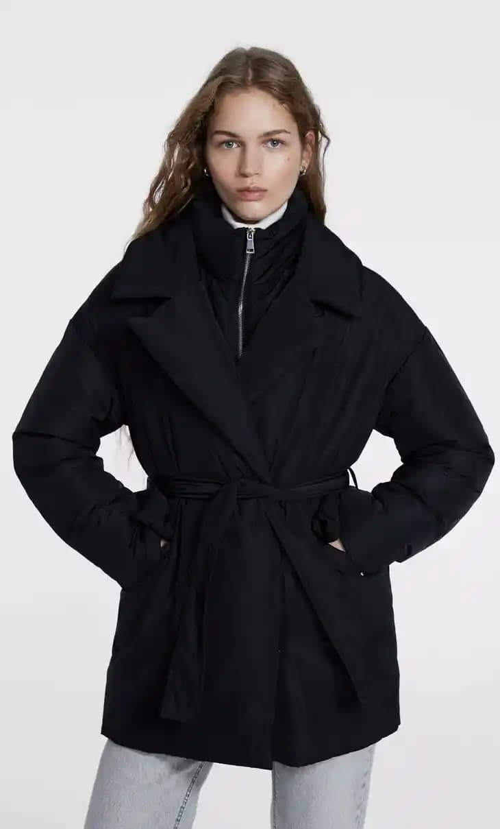 Stradivarius Kemer Detaylı Şişme Mont: Moda ve Fonksiyonelliğin Şehir Stiliyle Buluşması