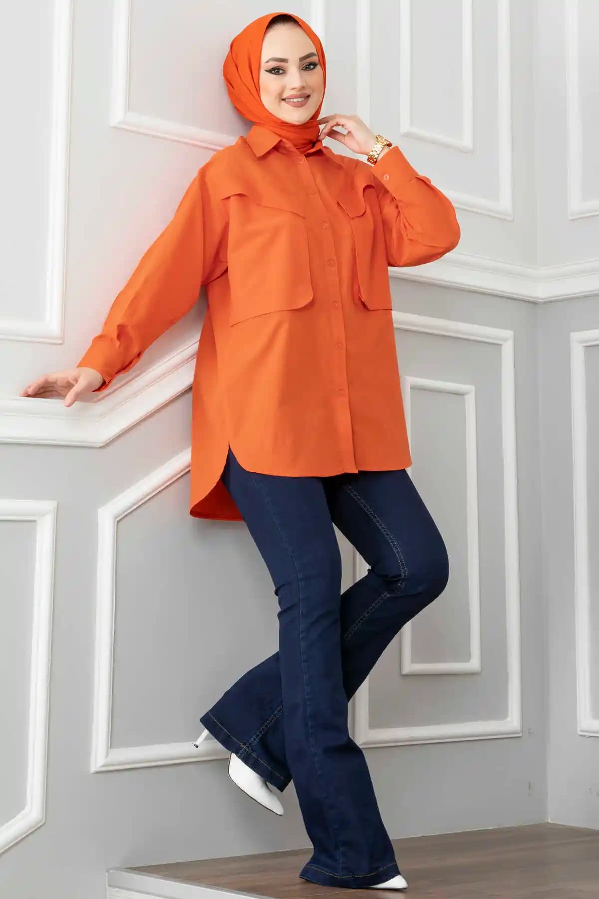Turuncu Gömlek Kombini ve Tesettür Modasında Renk Uyumu ve Stil Önerileri