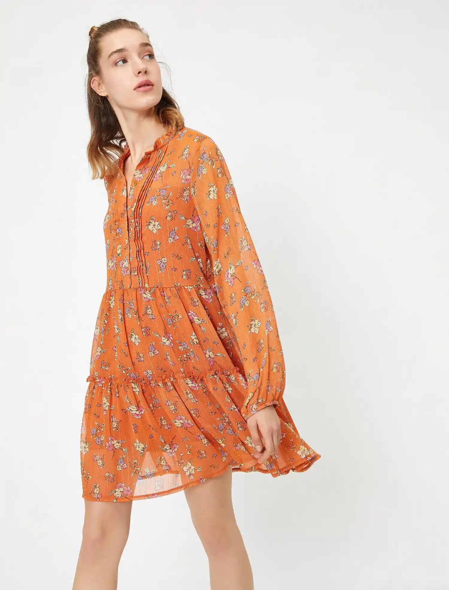 Uçuş Uçuş Elbiseler: Hafif Kumaşlar ve Zarif Tasarımlarla Moda Trendleri