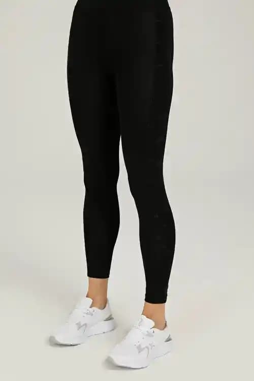 Ucuz Tayt Seçiminde Kumaş Kalitesi ve Fonksiyonellik Arasında Denge Sağlama