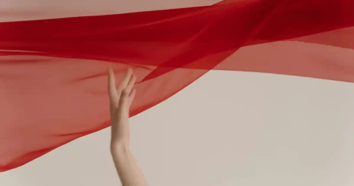 Uzun Tesettür Ceket ve Geleneksel Giyim: Aarti Tiwari'nin Tesettür Modasına Katkısı