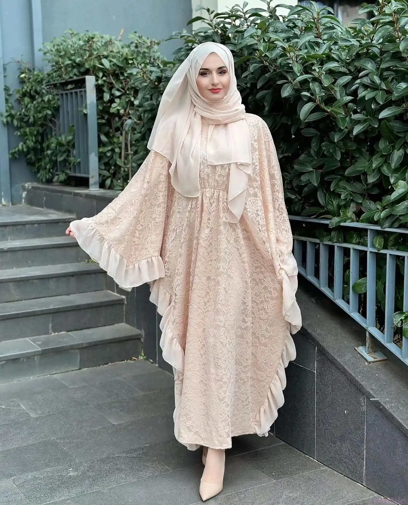 2024 Nişan Elbisesi Trendleri: Renkler, Kesimler ve Stil İpuçlarıyla Şıklık