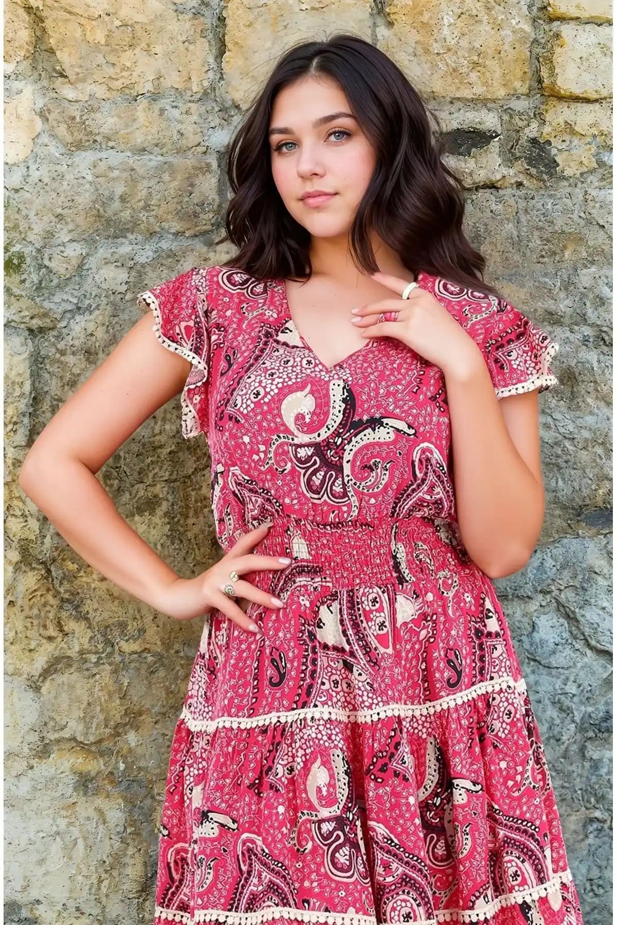 2024 Yazında Popüler Olacak Plaj Elbisesi Trendleri ve Stil Önerileri