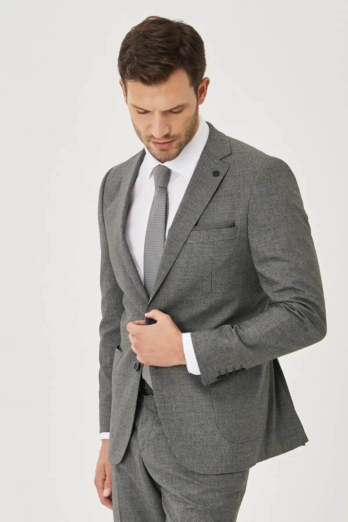 Altınyılz Takım Elbise Koleksiyonu: Türk Moda Trendleri ve Stil Önerileri